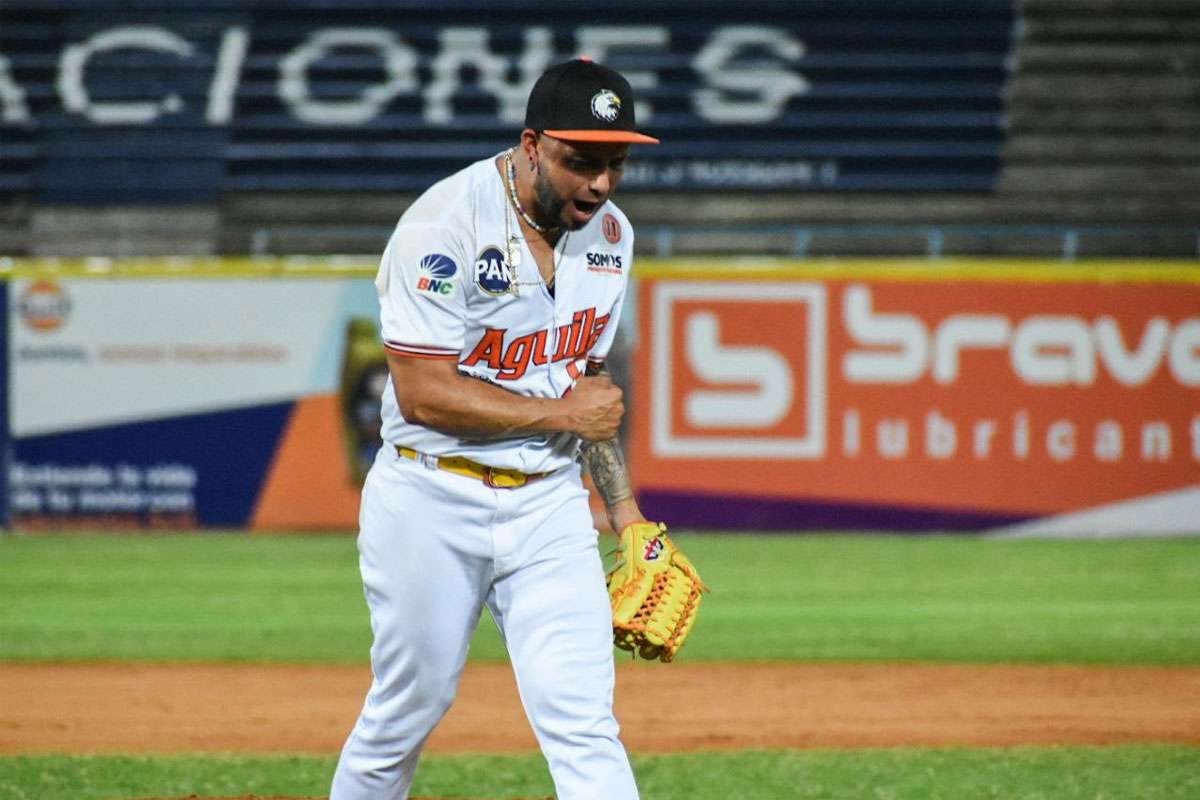 Silvino Bracho empata el liderato histórico de salvados en Águilas Silvino Bracho empata el liderato histórico de salvados en Águilas