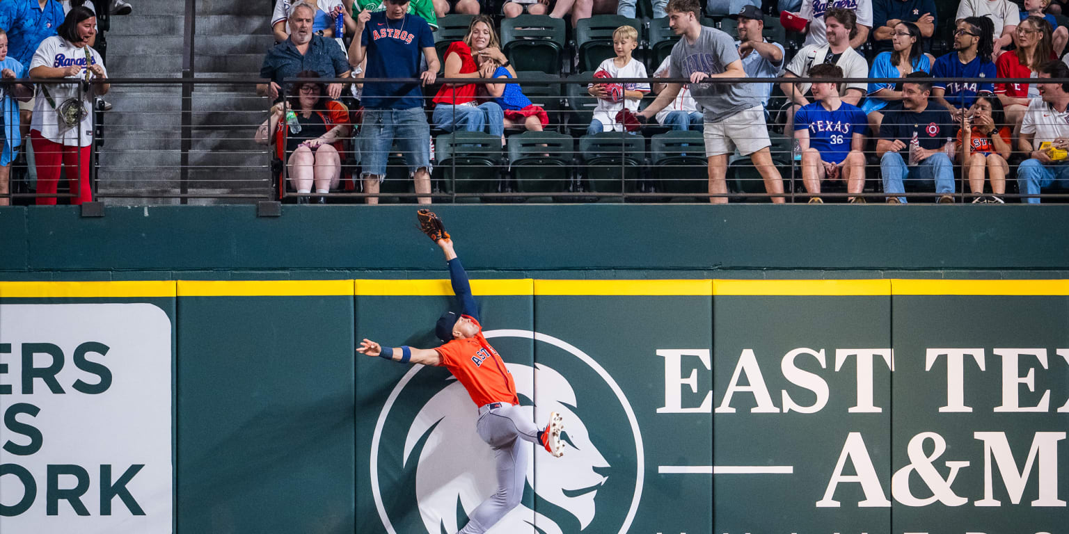 Trueno tempranero y un robo de HR elevan a Astros vs. Rangers