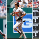Núcleo de jóvenes de Orioles responde con tres jonrones tempraneros en triunfo