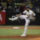 Los Leones despiden a 4 peloteros, entre ellos un pitcher con experiencia en MLB 