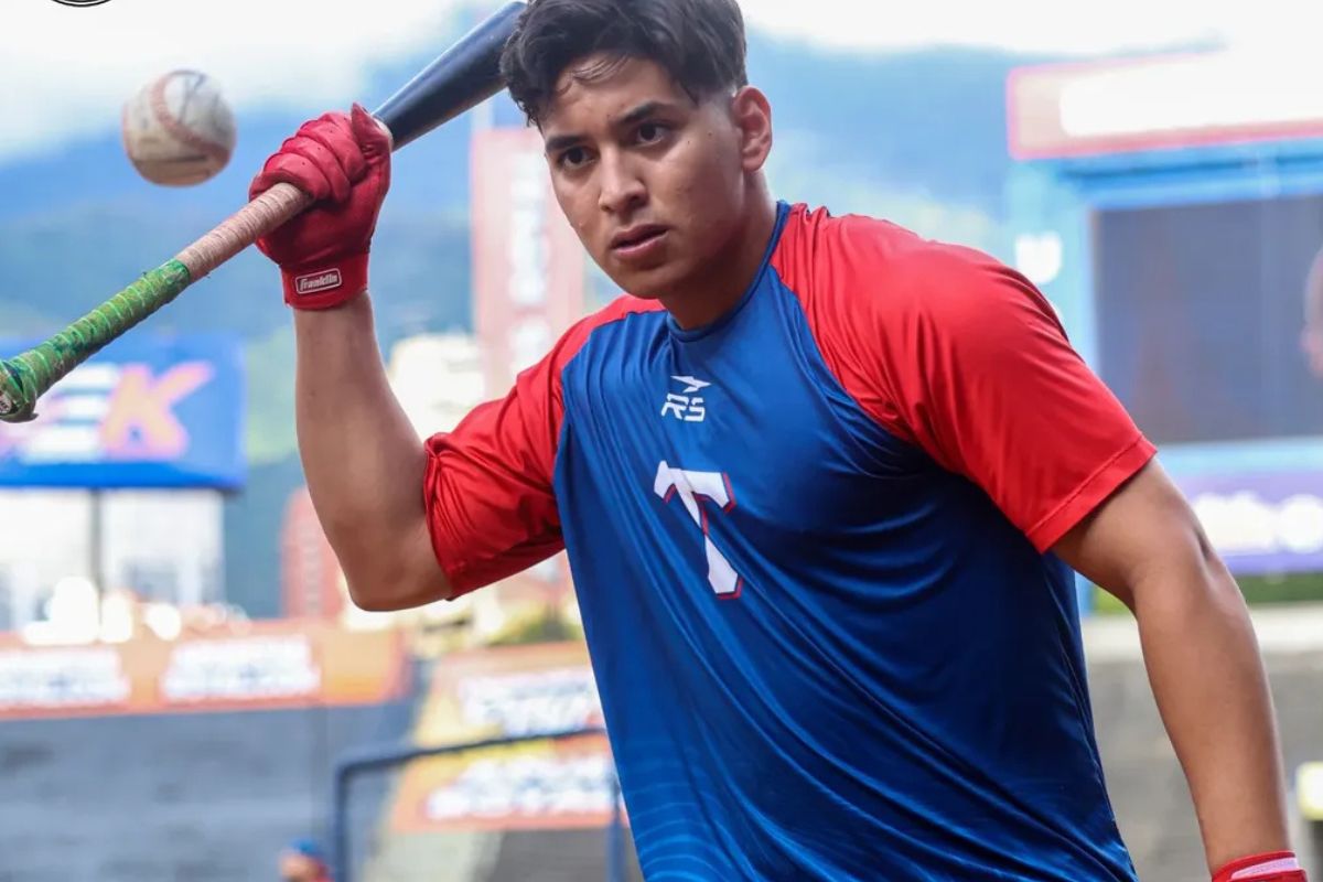 Jadher Areinamo vuelve a duplicar con el bate, produce e iguala a Ernesto Mejía