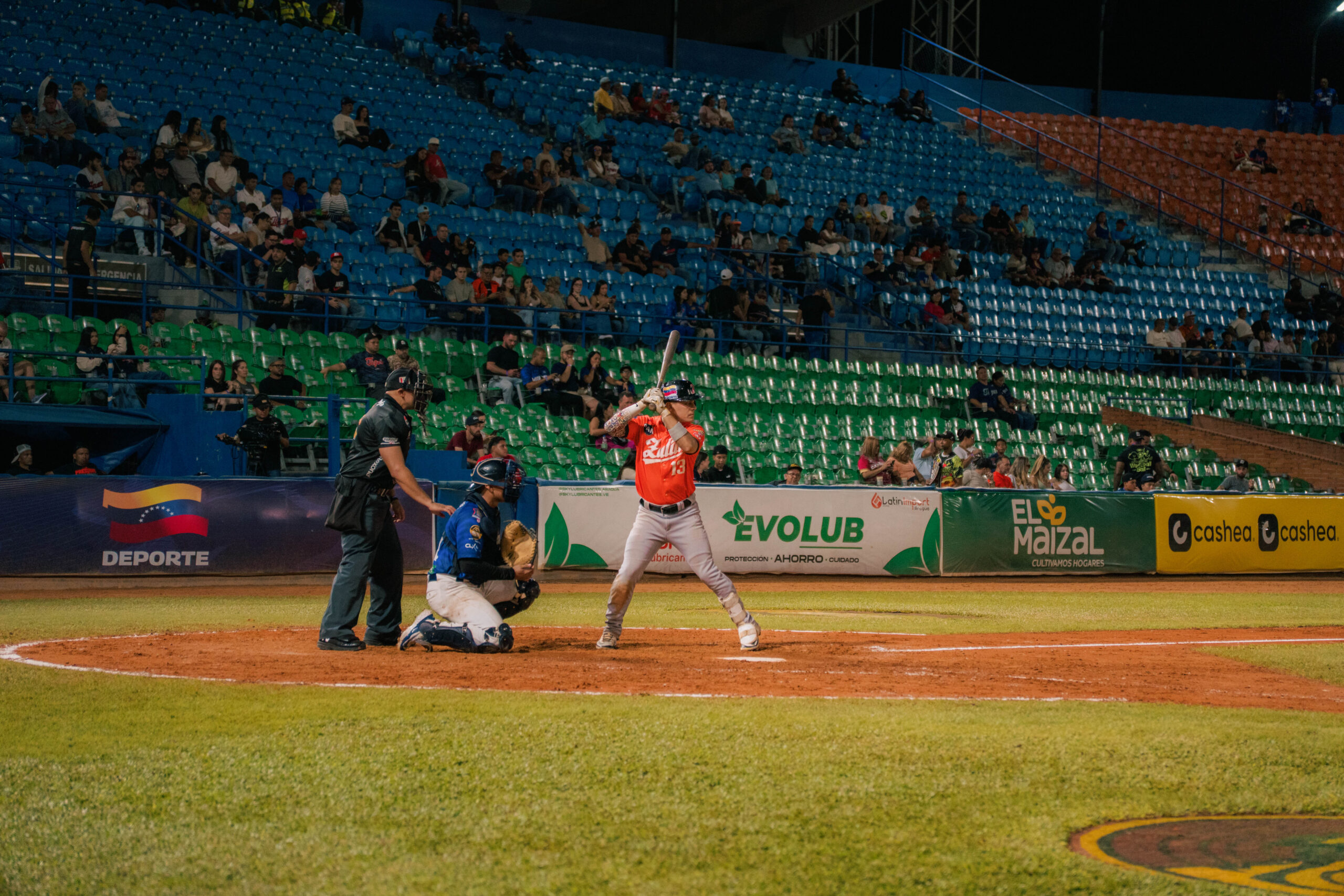 Eduardo Torrealba extiende su racha de juegos con hit y obtiene preciado galardón [+VIDEO]