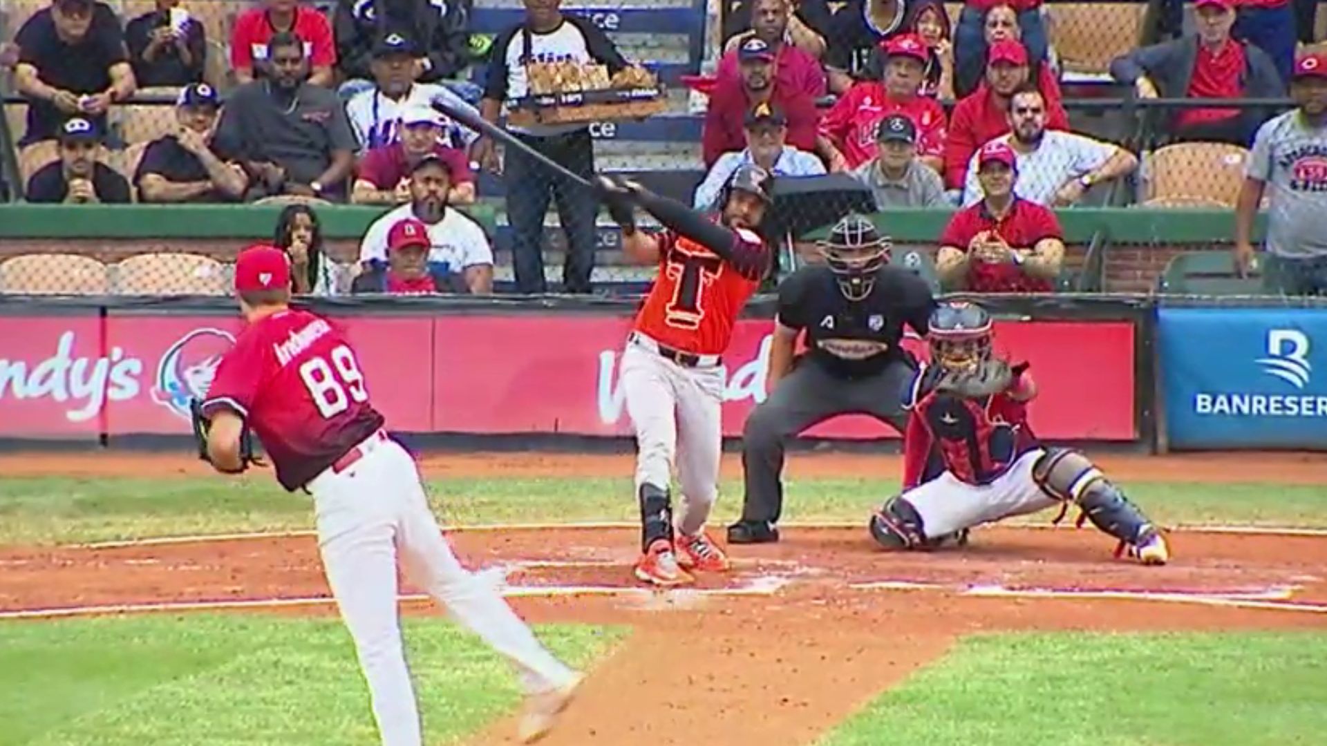Toros vencen al Escogido y empatan el liderato del Round Robin en Lidom Toros vencen al Escogido y empatan el liderato del Round Robin en Lidom