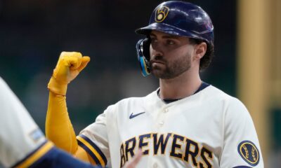 Cerveceros estallan con pelota pequeña para vencer a Diamondbacks