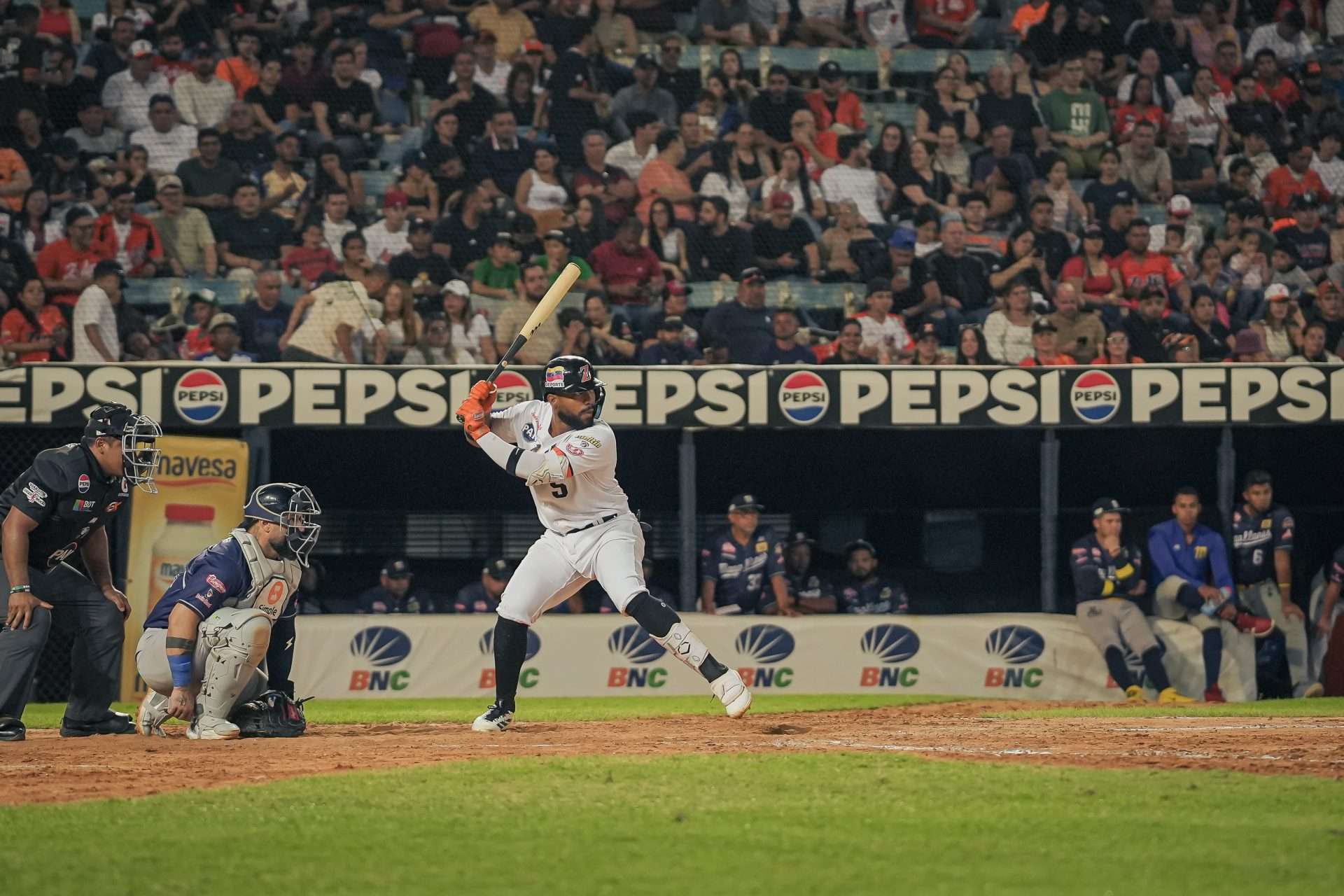 Águilas defendió la casa y sumó su cuarto triunfo del Round Robin