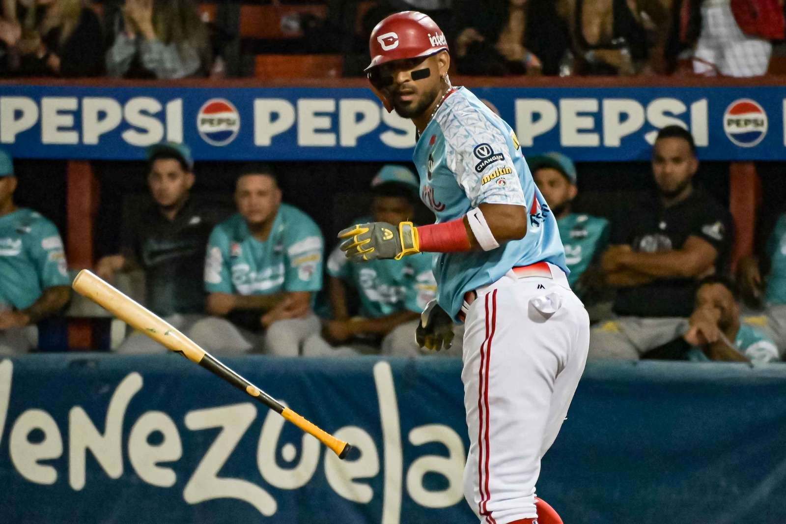 Cardenales gana en el Día de La Divina Pastora y vuelve al 1er lugar