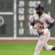Yordan Álvarez amenaza a Boston con su histórico ¡OPS de 1.693! en el Fenway Park 