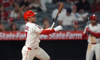 Angelinos desatan ataque de 16 imparables y 11 carreras frente a los Rockies