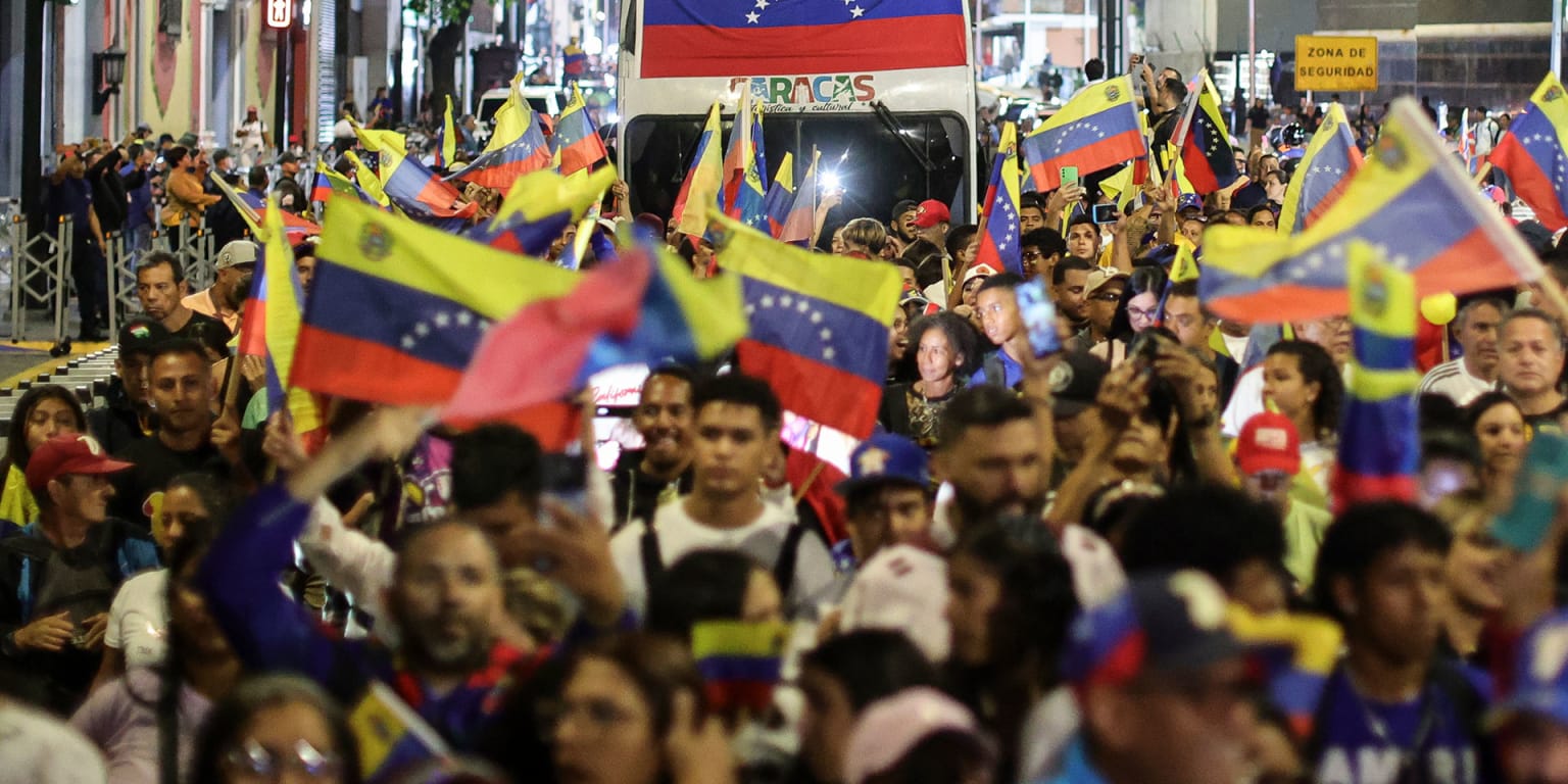 Venezuela festeja el título del Clásico Mundial con multitudinario desfile