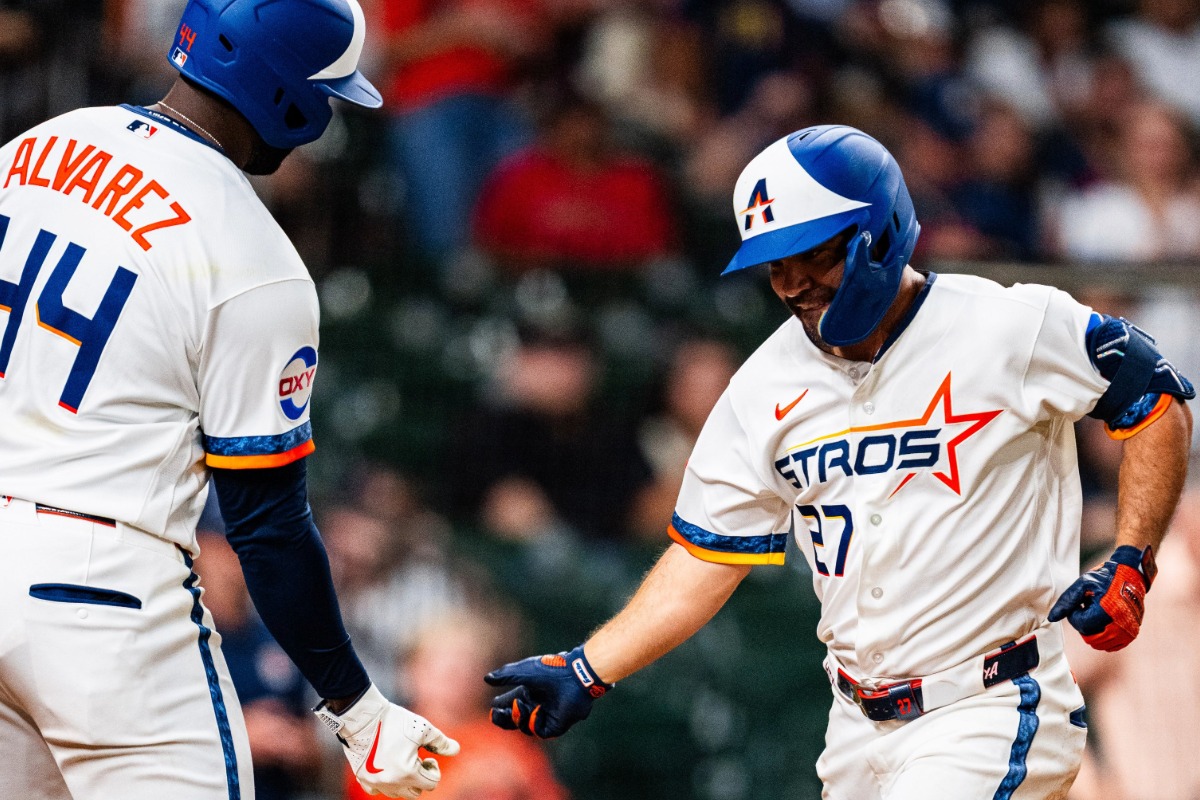 José Altuve deja atrás en juegos multihits a 5 inmortales y da caza a 2 más tras su brillante jornada
