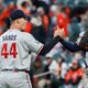 Lewis y el bullpen de Mellizos responden en la primera victoria vs. Orioles