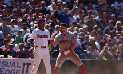 Yoshida enciende reacción cerca del final para elevar a Medias Rojas sobre Guardianes