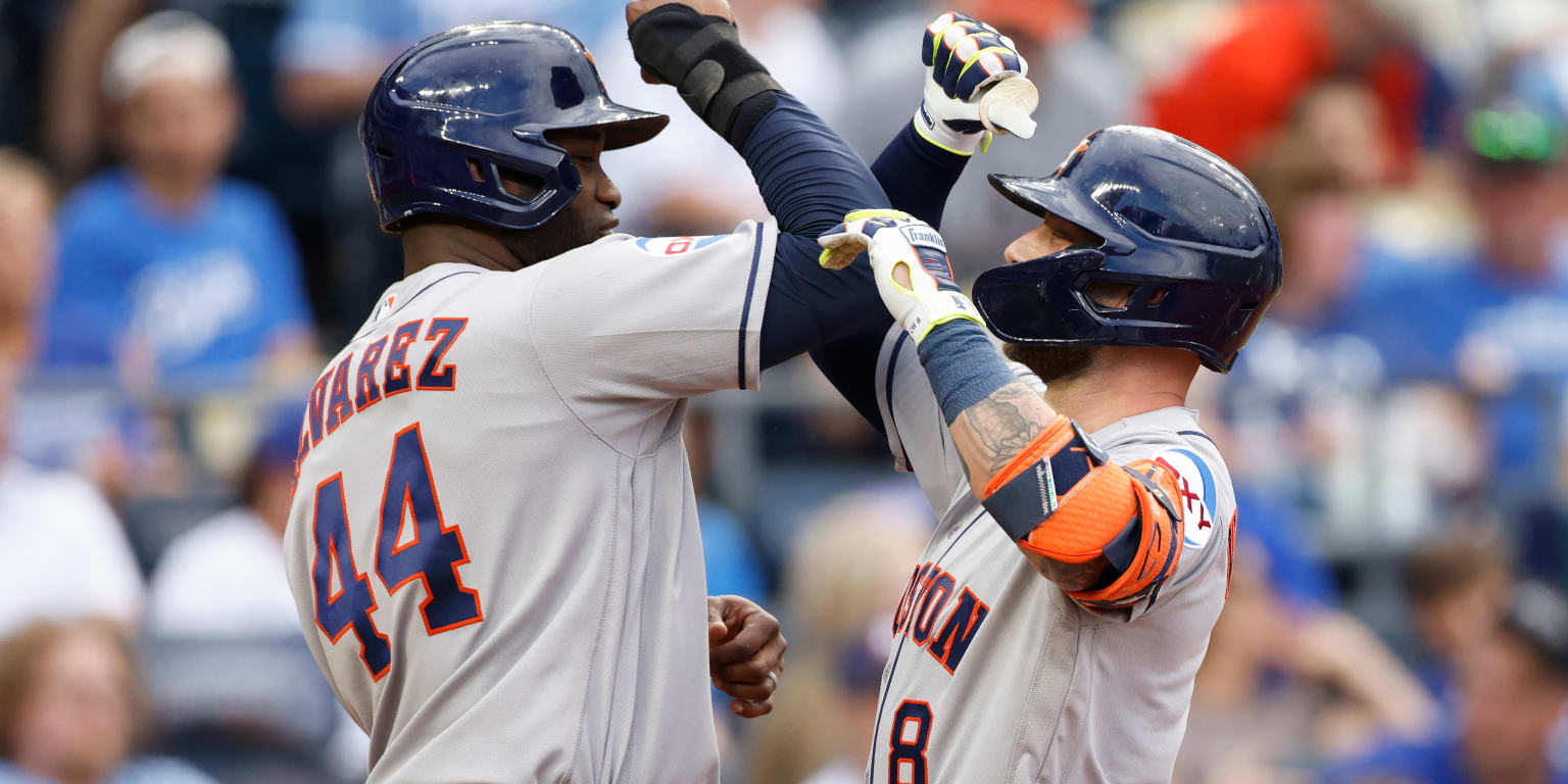 Cuatro jonrones y error de los Reales sellan triunfo de Astros
