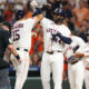 Yordan mantiene nivel de JMV con oportuno jonrón que puso al frente a Astros