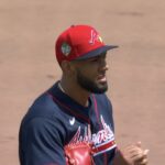 Robert Suárez lanza 100 millas en su estreno con los Bravos y poncha al MVP del Clásico Mundial