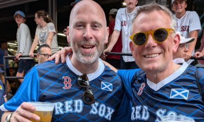 Una ola de fanáticos de Escocia llega al Fenway tras triunfo de su selección en la Copa Mundial