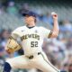 Cerveceros vencen a Gigantes de la mano de 12 ponches de Harrison