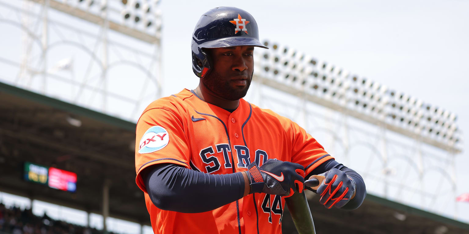 Alarma en Houston: Yordan Álvarez sale del juego por espasmos en la espalda