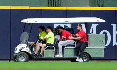 Myers sale en carrito tras espectacular atrapada y choque contra la barda