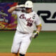 Balbino Fuenmayor saca la bola y se da la mano con dos leyendas jonroneras de la LVBP [+VIDEO]