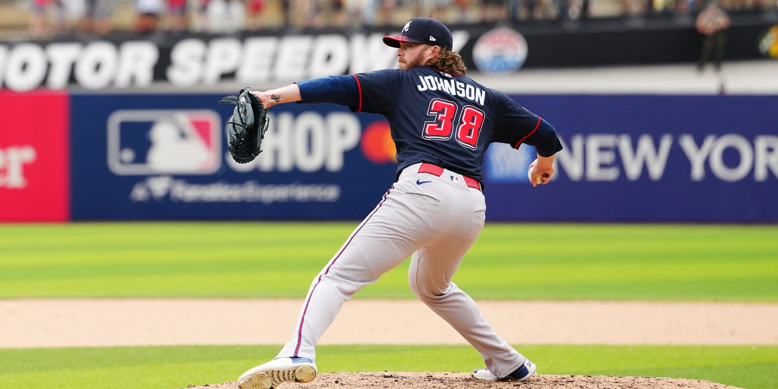 Rojos suman al veterano relevista Johnson al bullpen (fuentes)