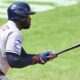 Tablazo de Álvarez ayuda a Astros a salir de Cleveland con serie en mano Tablazo de Álvarez ayuda a Astros a salir de Cleveland con serie en mano