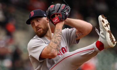 Garrett Crochet lanza desde el montículo por primera vez tras su lesión