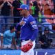 Edgardo Henríquez salva y vacía las bancas tras el último out en el Universitario