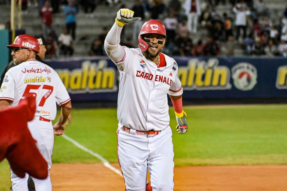 Danry Vásquez le aplica la Ley del Ex al Caracas con 2 jonrones y logra una nueva marca personal