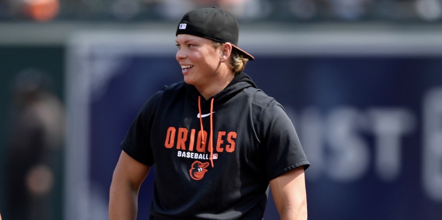 Respiran los Orioles: Holliday no tiene daño estructural en su mano operada