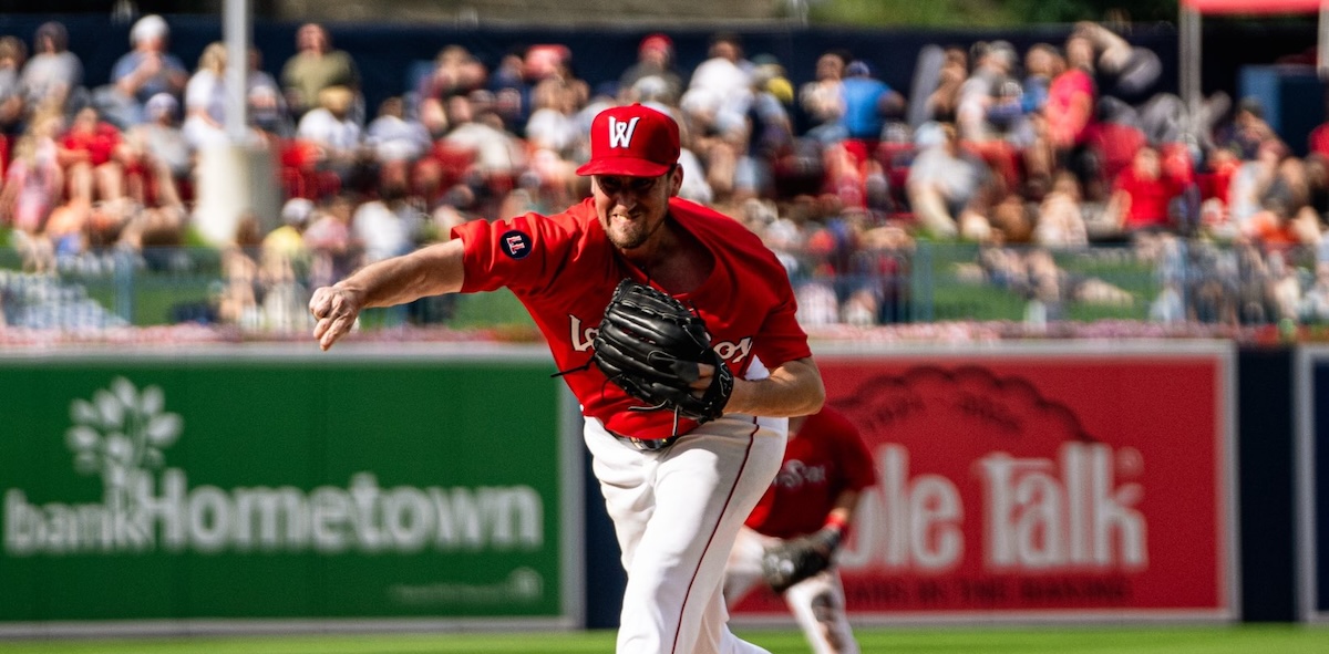 Carlos Mendoza sigue sumando piezas a su bullpen y adquieren a un pitcher de Boston