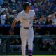 Rockies vienen de atrás ante Gigantes con un oportuno HR de Karros en la 8va Rockies vienen de atrás ante Gigantes con un oportuno HR de Karros en la 8va