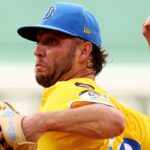 Crawford evita el arbitraje y pacta por una temporada con los Medias Rojas