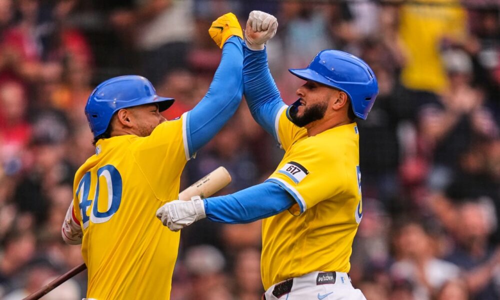 ¡Y van 12! Abreu dispara 2 HRs para extender la racha de victorias de Medias Rojas