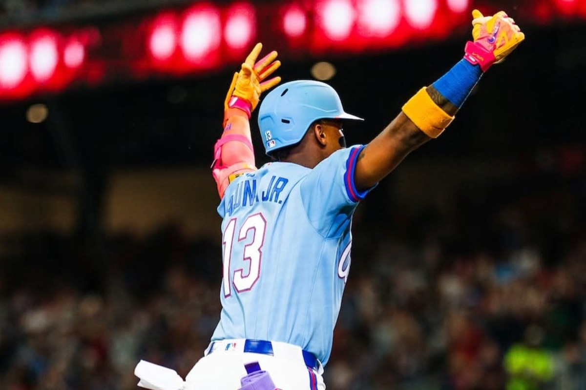 Ronald Acuña Jr. dispara su primer triple del año y extiende cadena ofensiva Ronald Acuña Jr. dispara su primer triple del año y extiende cadena ofensiva