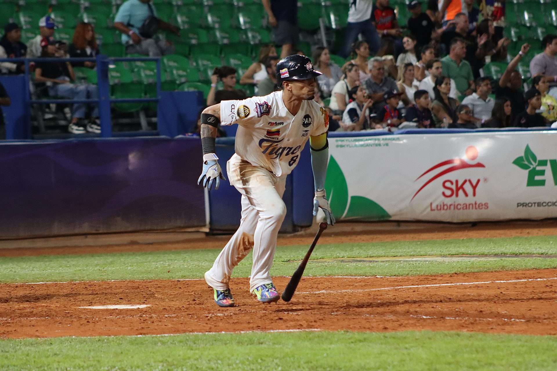 Tigres vino de atrás y dejó en el terreno a Caribes de Anzoátegui