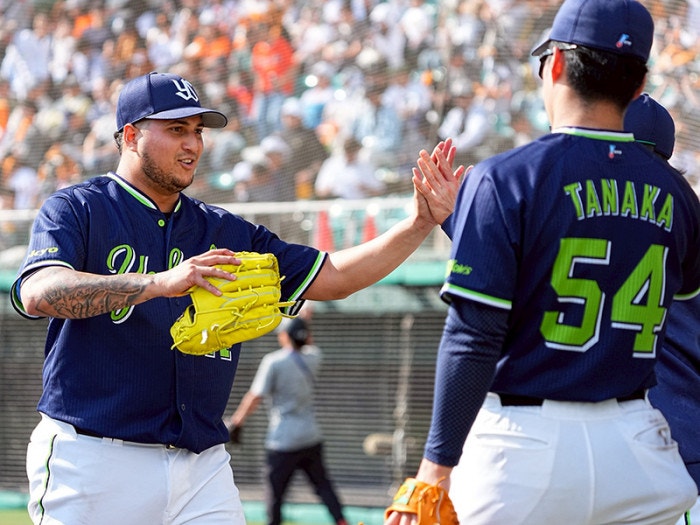 José Quijada y Anderson Espinoza son colíderes de pitcheo en Japón