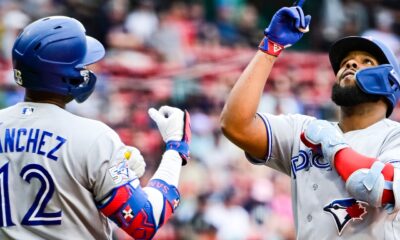 Doble clave de Valenzuela impulsa barrida de Azulejos en Fenway