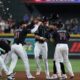 Drake poncha a cinco en su debut, pero Vargas define para los D-backs en extras