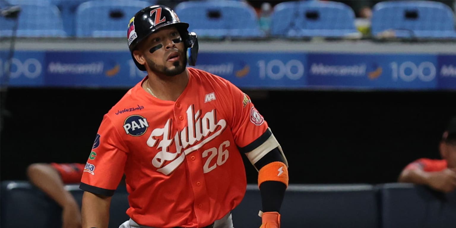 Águilas vienen de atrás y vencen a Tiburones en Venezuela