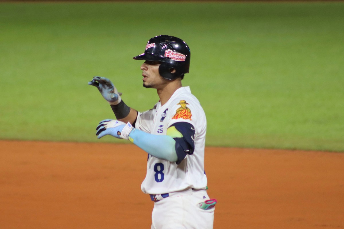 Gorkys Hernández duplica y cierra la semana como el nuevo líder bate de la temporada