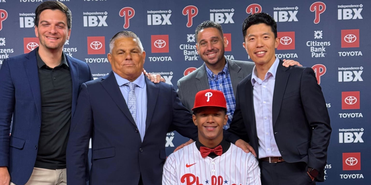 Filis firman a prospecto venezolano comparado con Bobby Abreu