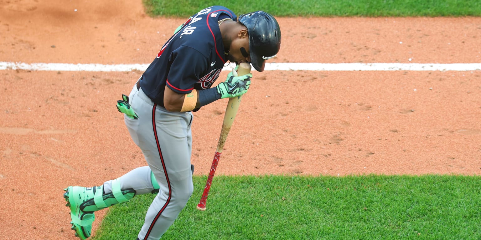 Cañonazo y beso: Grand slam de Acuña impulsa paliza de Bravos sobre Medias Rojas Cañonazo y beso: Grand slam de Acuña impulsa paliza de Bravos sobre Medias Rojas