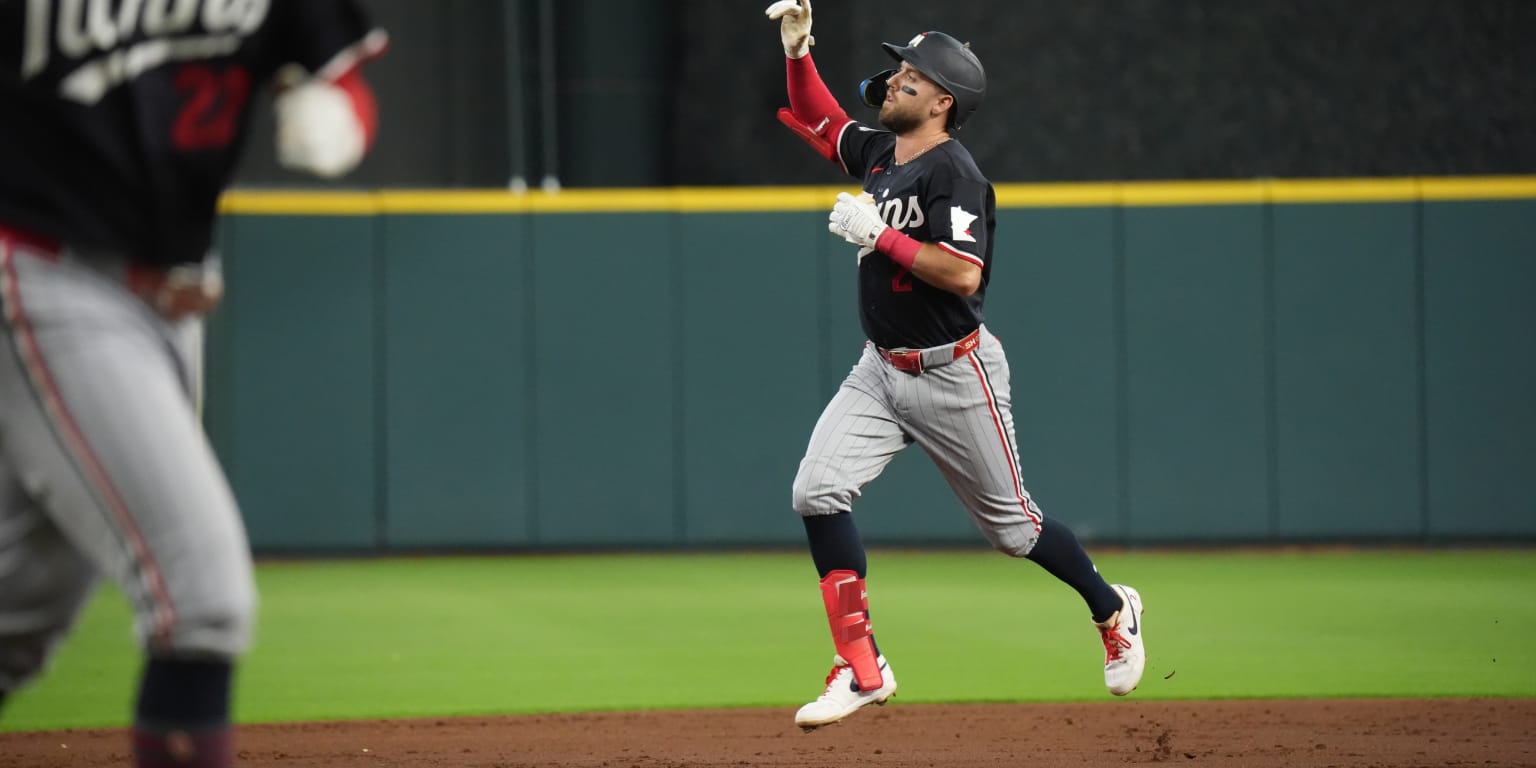 Clemens brilla con su tercer jonrón en Houston ante la mirada de su padre