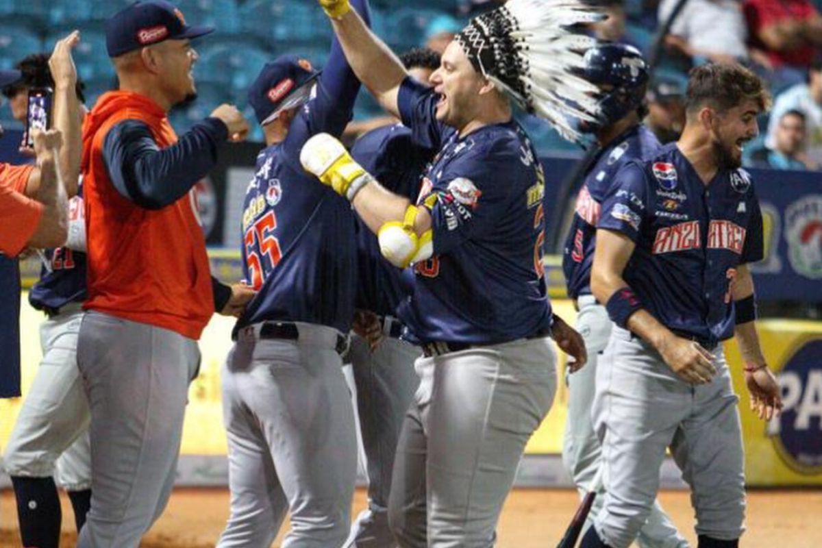 Balbino Fuenmayor vive noche perfecta y se convierte en el nuevo rey del jonrón con Caribes