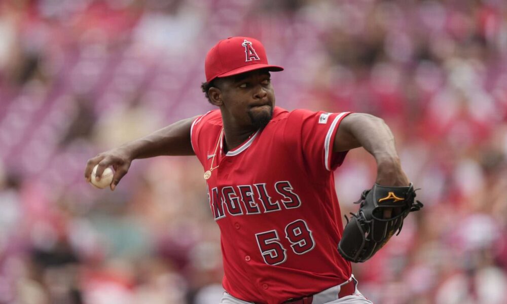 José Soriano sigue dominando en MLB con blanqueada a San Diego