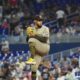 Surge el primer interesado en Robert Suárez en MLB