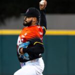 Leones aguantaron y vencieron a Cangrejeros para acercarse más a la cima