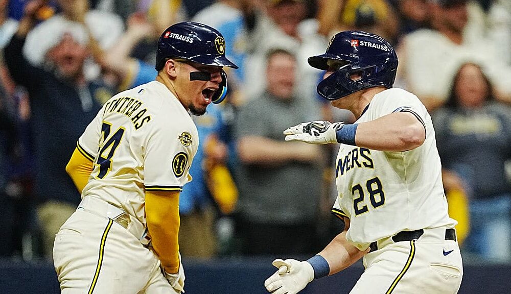 Brewers vencen a Cubs y se colocan a una victoria de Serie de Campeonato Brewers vencen a Cubs y se colocan a una victoria de Serie de Campeonato