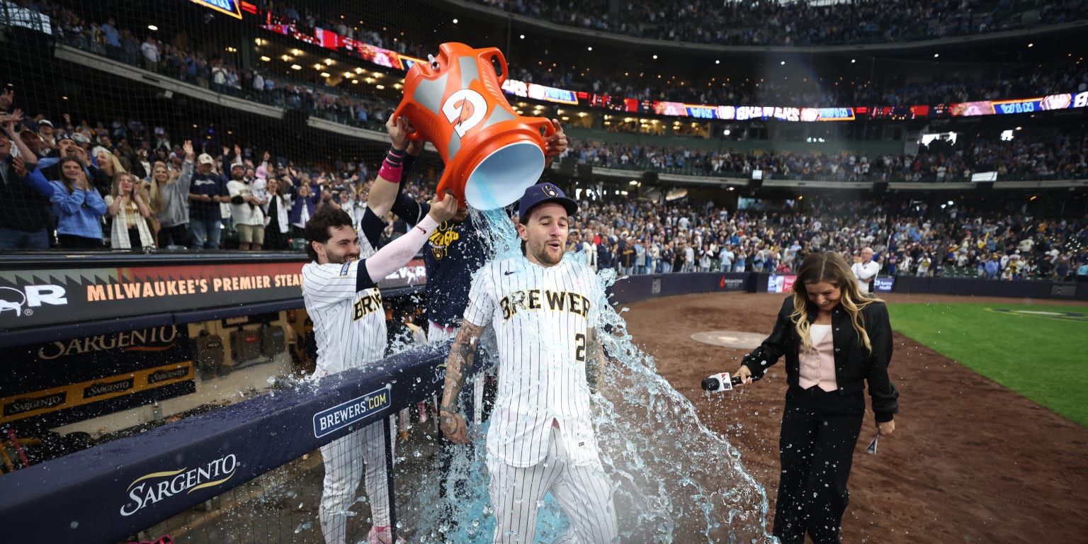 HR de oro de Turang le da a Cerveceros su 1ra barrida sobre Yankees en este siglo